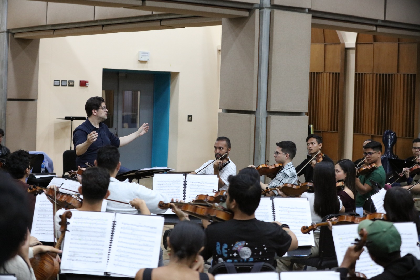 TOMAS GRAU Y LA ORQUESTA SINFÓNICA SIMÓN BOLÍVAR DE VENEZUELA